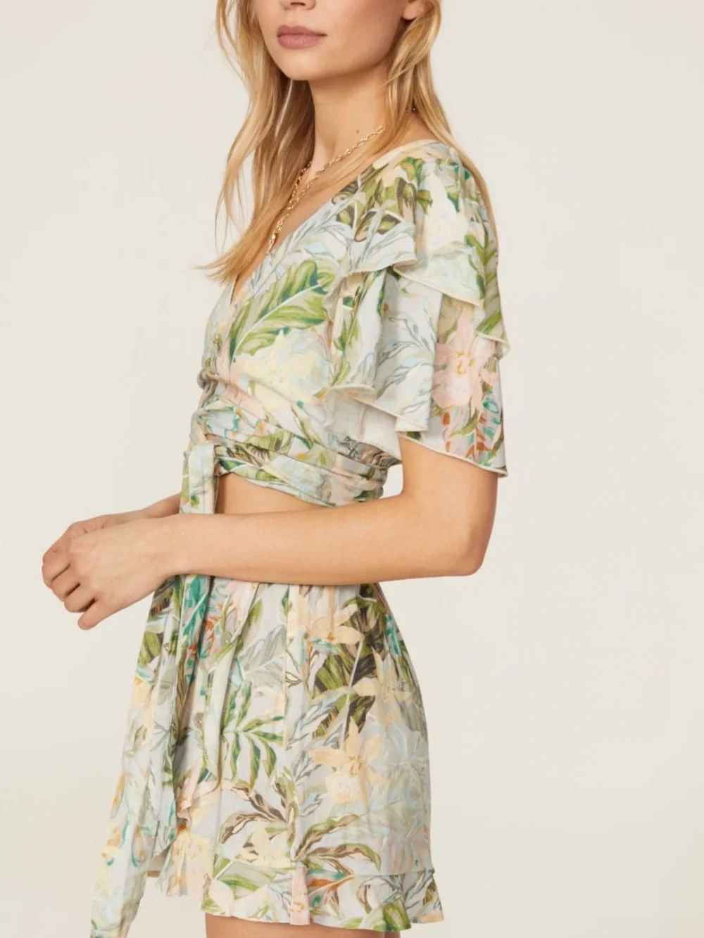 Show Me Your MuMu light floral